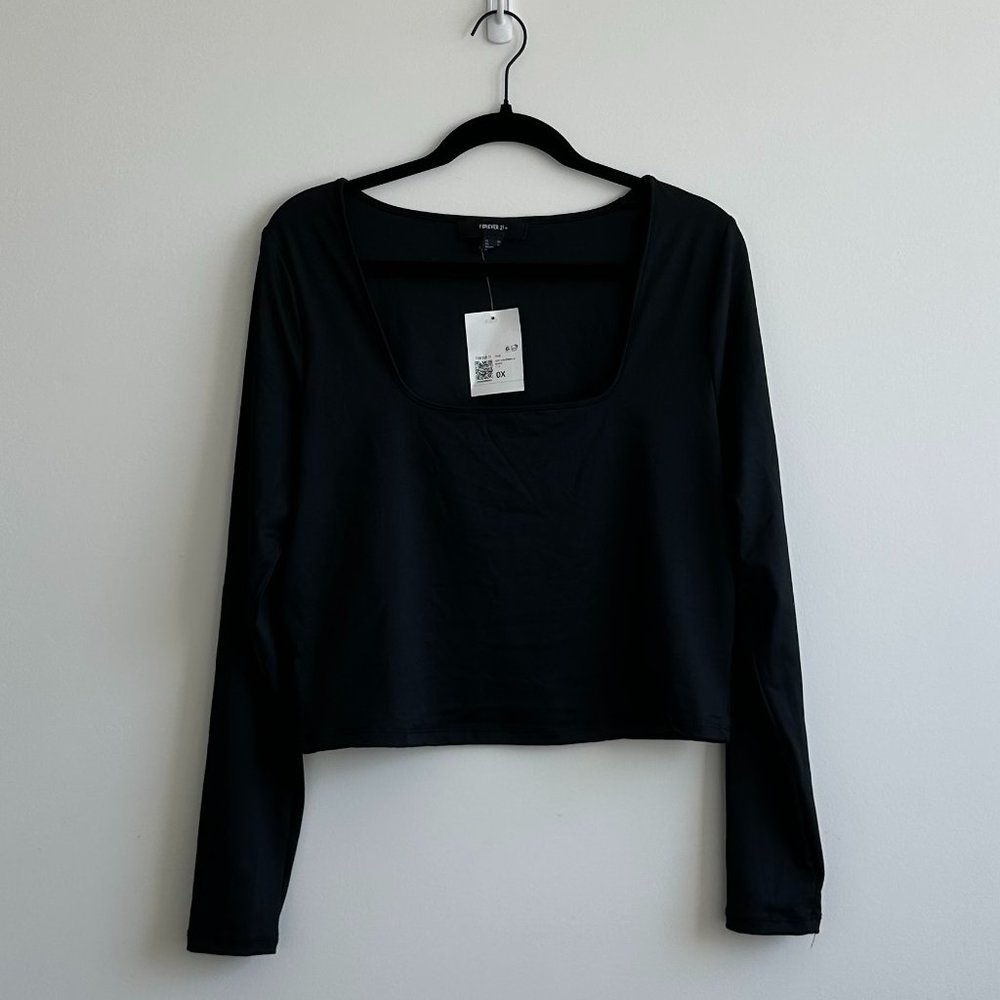 NWT Forever 21+ Cropped Top with U-Shaped Neck